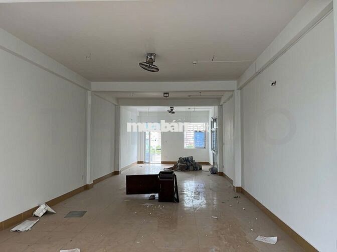 Toà nhà 5 tầng có hệ thống báo cháy tự động, mặt tiền đường 30/4