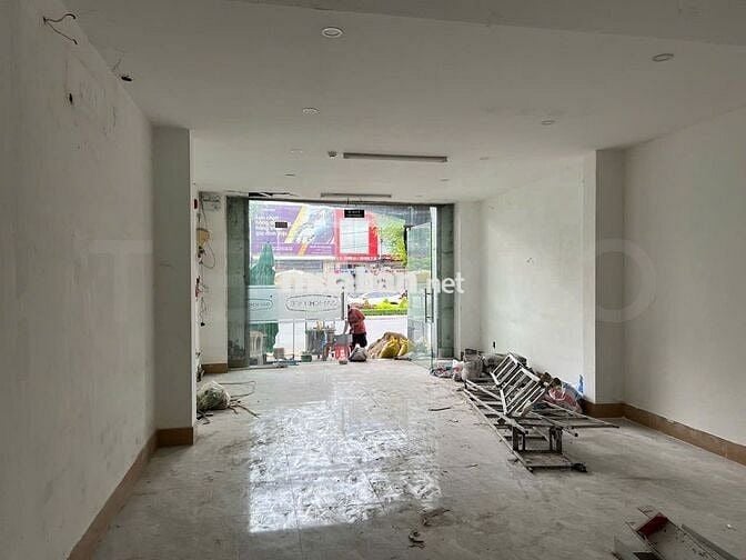 Toà nhà 5 tầng có hệ thống báo cháy tự động, mặt tiền đường 30/4