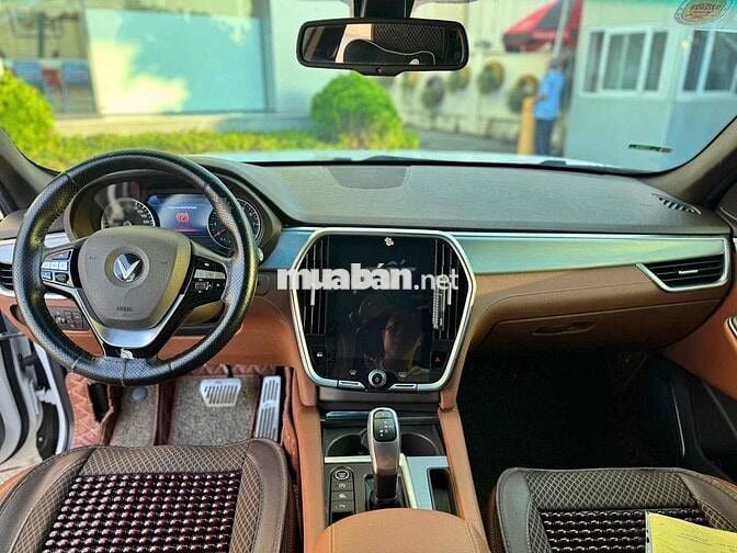 VinFast Lux SA2.0 2020 Premium 2.0 AT - 50000 km