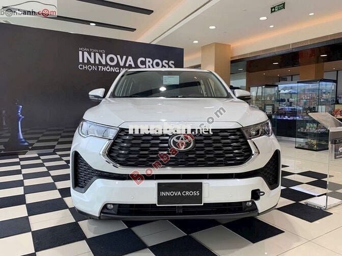 Innova Cross 2025