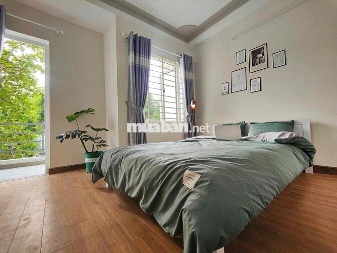 STUDIO BAN CÔNG SIÊU RỘNG NGAY CÔNG VIÊN LÀNG HOA THOÁNG MÁT