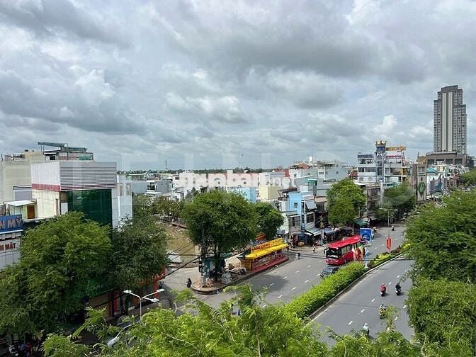 Toà nhà 5 tầng có hệ thống báo cháy tự động, mặt tiền đường 30/4
