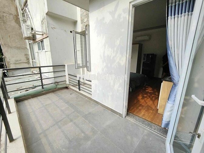 STUDIO BAN CÔNG SIÊU RỘNG NGAY CÔNG VIÊN LÀNG HOA THOÁNG MÁT