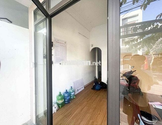 Mặt bằng kết hợp, có kho rộng rãi, bao điện nước