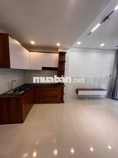 nhỉnh 4tỷ- nhà đẹp- đường lạc long quân