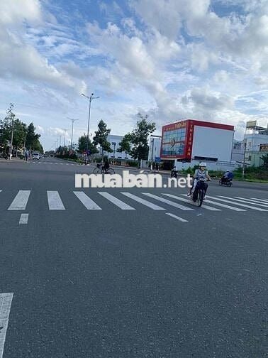 Cho thuê nhà mặt tiền đường Hùng Vương gần trung tâm hành chính