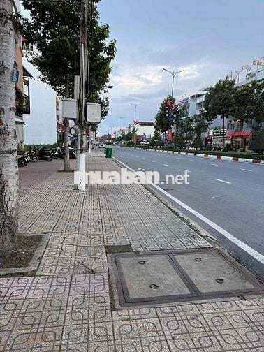 Cho thuê nhà mặt tiền đường Hùng Vương gần trung tâm hành chính