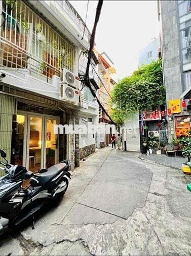 Cho thuê nhà Mới, Đầy đủ NT - Hẻm xe hơi, Nguyễn Trãi Quận 1
