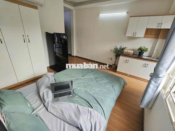 STUDIO BAN CÔNG SIÊU RỘNG NGAY CÔNG VIÊN LÀNG HOA THOÁNG MÁT