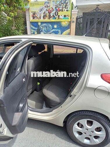 Hyundai i20 2011 1.4 AT - 86000 km