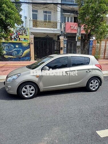 Hyundai i20 2011 1.4 AT - 86000 km