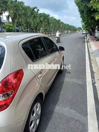 Hyundai i20 2011 1.4 AT - 86000 km