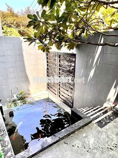 BIỆT THỰ 154m2 8PN 8WC CÓ HẦM Ô TÔ DÒNG TIỀN CHO. HUÊ ỔN ĐỊNH