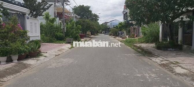 Cần bán gấp căn nhà ở Đ. Số 28 , Tân Thông Hội 97m2 - SHR - giá 835tr