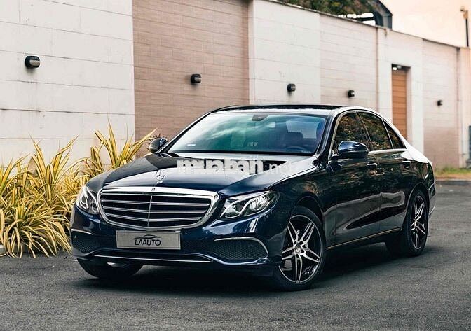 Mercedes- Benz E200 Đklđ 2017 - trả trước 350tr