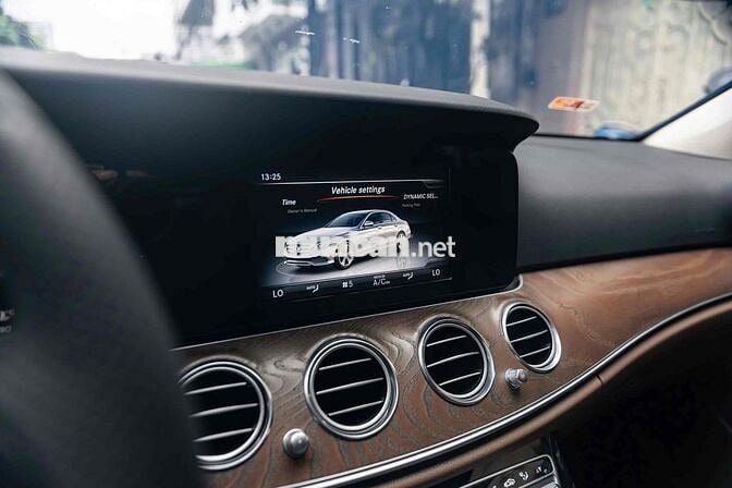 Mercedes- Benz E200 Đklđ 2017 - trả trước 350tr