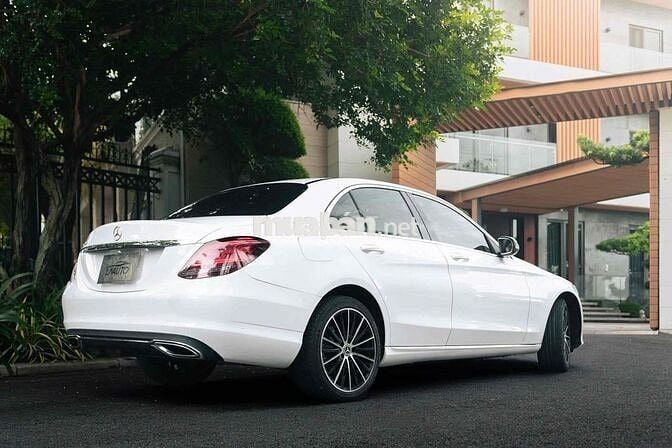 Mercedes C200 Exclusive Đklđ 2020- Trả trước 300