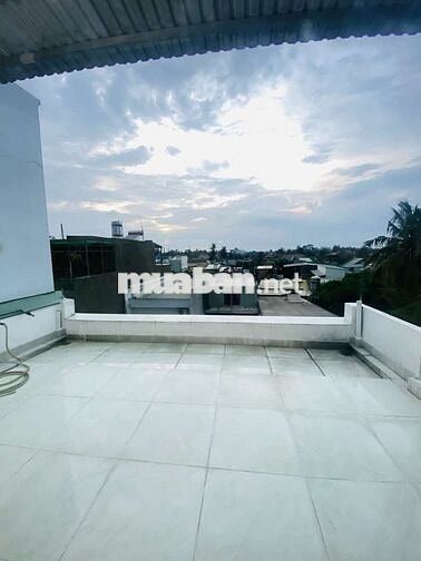 Nhà lầu hoàn công trung tâm lái Thiêu