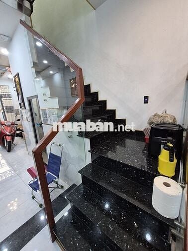 NHÀ ĐẸP Q4- SÁT MT- HẺM 4m- 30m2 - 2 LẦU ĐÚC - GIÁ 5 TỶ NHỈNH