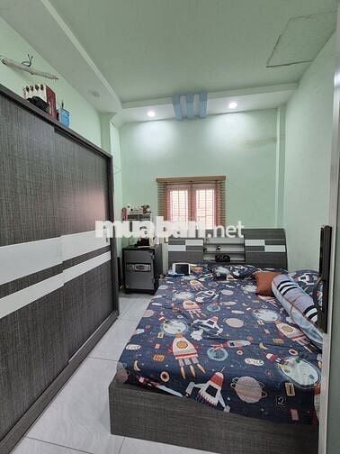 NHÀ ĐẸP Q4- SÁT MT- HẺM 4m- 30m2 - 2 LẦU ĐÚC - GIÁ 5 TỶ NHỈNH