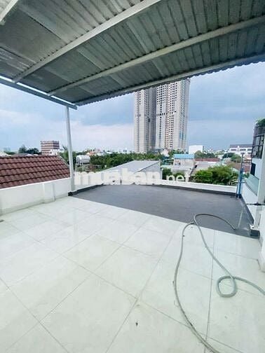 Nhà lầu hoàn công trung tâm lái Thiêu