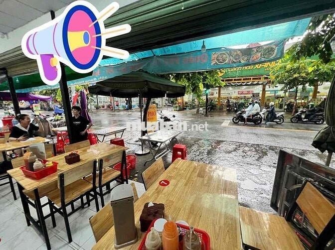 sang gấp quán phở đang hoạt động vì mệt góc 2 măt tiền song hành