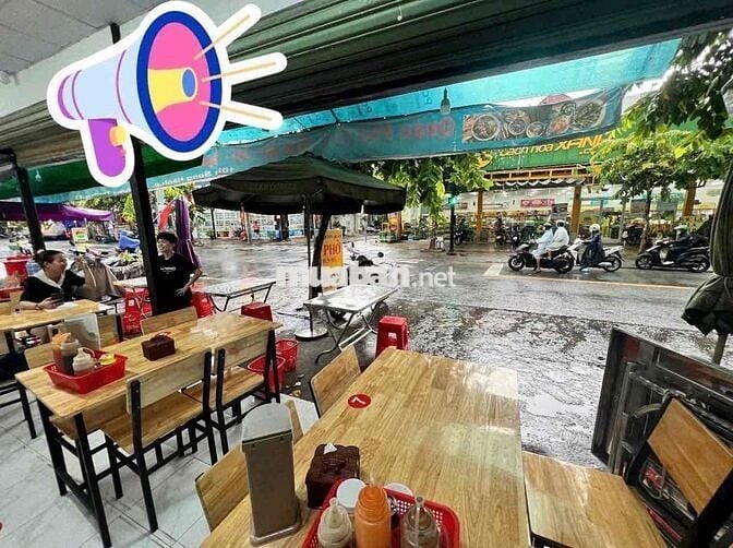 sang gấp quán phở đang hoạt động vì mệt góc 2 măt tiền song hành