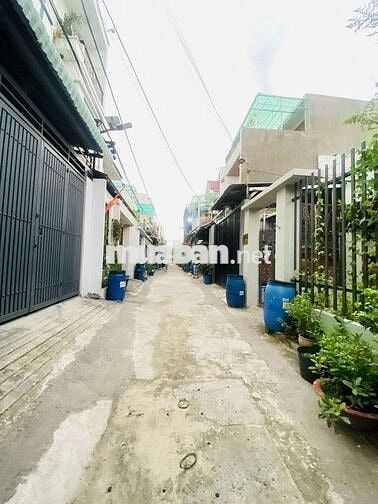 Nhà lầu hoàn công trung tâm lái Thiêu