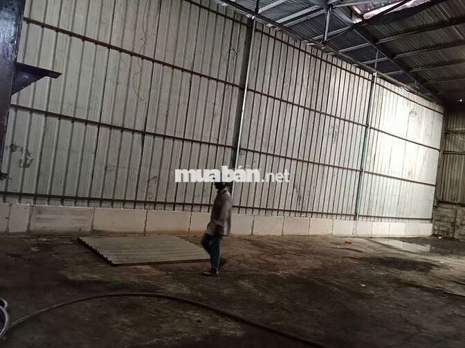 Cho thuê xưởng cầu vượt Linh Xuân 350m/18tr đường cont điện hạ bình