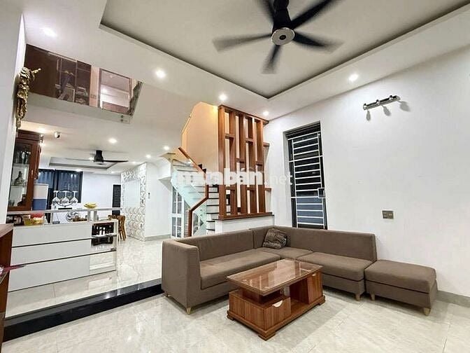 Bán căn nhà 3tầng . 2mặt tiền đường Nguyễn lữ. Khu Am Việt Á Đà Nẵng