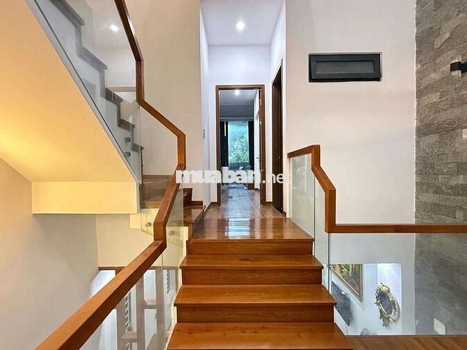 Bán căn nhà 3tầng . 2mặt tiền đường Nguyễn lữ. Khu Am Việt Á Đà Nẵng