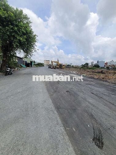 LÔ ĐẤT VITRI ĐẸP CÁCH BỜ KÈ KÊNH THAM LƯƠNG 70M  DÂN CƯ ĐÔNG ĐÚC . SHR