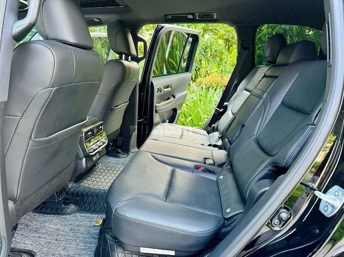 Bán Land Cruiser LC300 sản xuất 2025. Siêu lướt 5000 Km. Xe như mới.