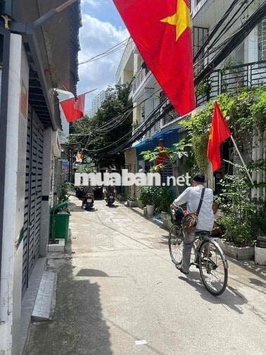NHÀ 2 TẦNG GẦN CHỢ PHÚ THUẬN - Q7  cần bán