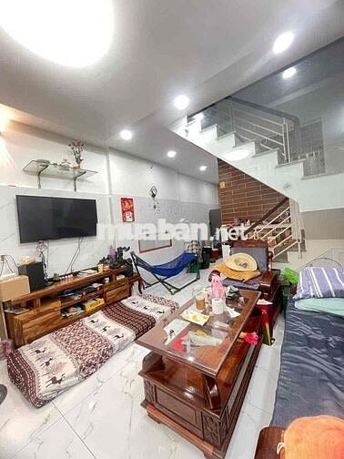 NHÀ 2 TẦNG GẦN CHỢ PHÚ THUẬN - Q7  cần bán