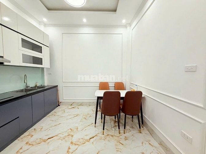 CHO THUÊ NHÀ nguyên căn tại ngõ 173 Hoàng Hoa Thám, DT 40m2x 5 tầng