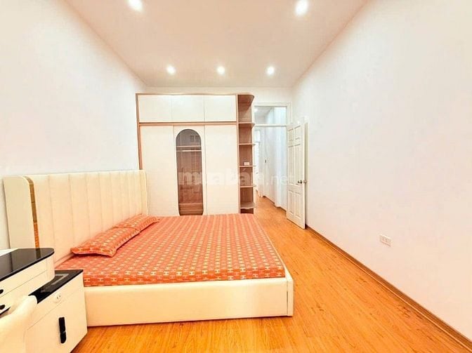 CHO THUÊ NHÀ nguyên căn tại ngõ 173 Hoàng Hoa Thám, DT 40m2x 5 tầng