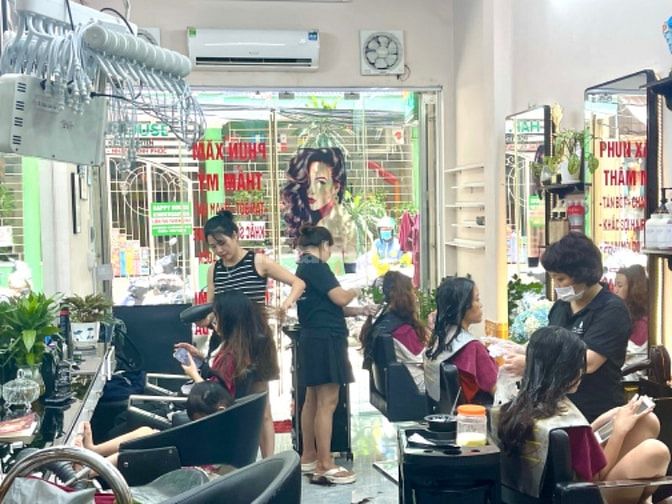 Salon tóc phố Đại La cần tuyển gấp thợ phụ