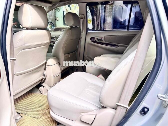 Toyota Innova 2012 2.0V - 125000 km