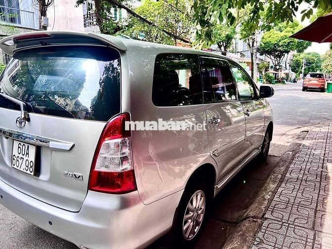 Toyota Innova 2012 2.0V - 125000 km