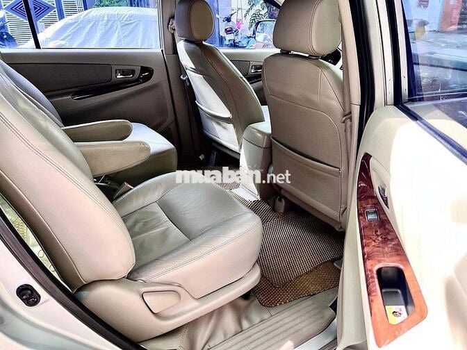 Toyota Innova 2012 2.0V - 125000 km
