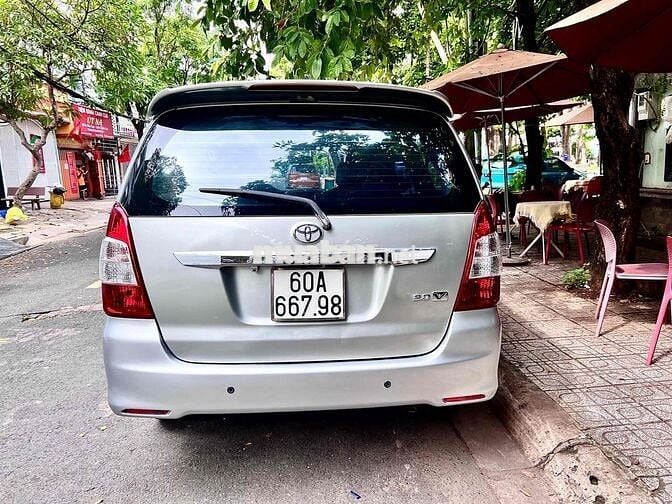 Toyota Innova 2012 2.0V - 125000 km