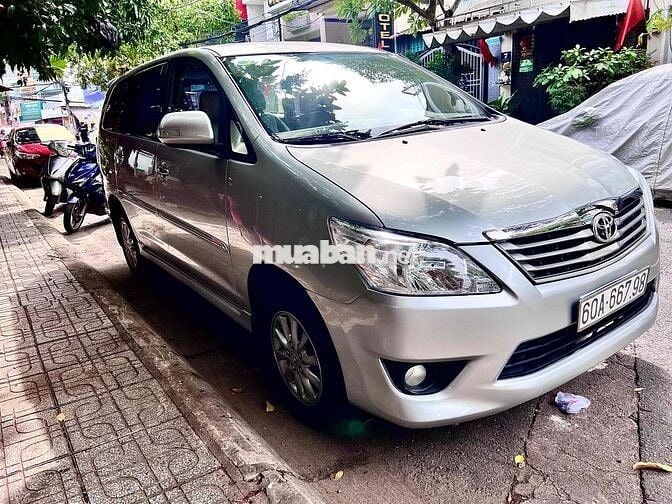 Toyota Innova 2012 2.0V - 125000 km
