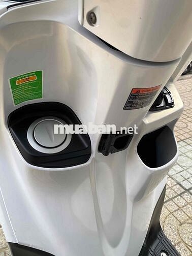 Grande Hybrid ABS Smartkey 2023 BSTP màu trắng