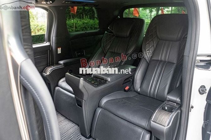 Xe Lexus LM 350 2022