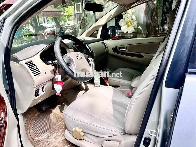 Toyota Innova 2012 2.0V - 125000 km
