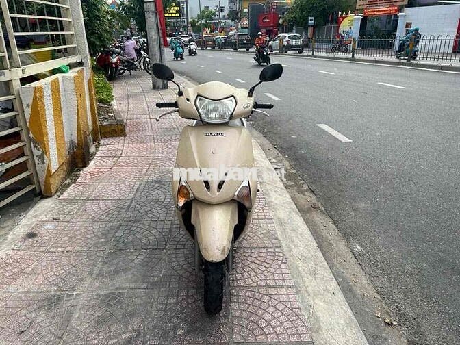 xe honda Lade binh xang phun Fi nhut doi 2012