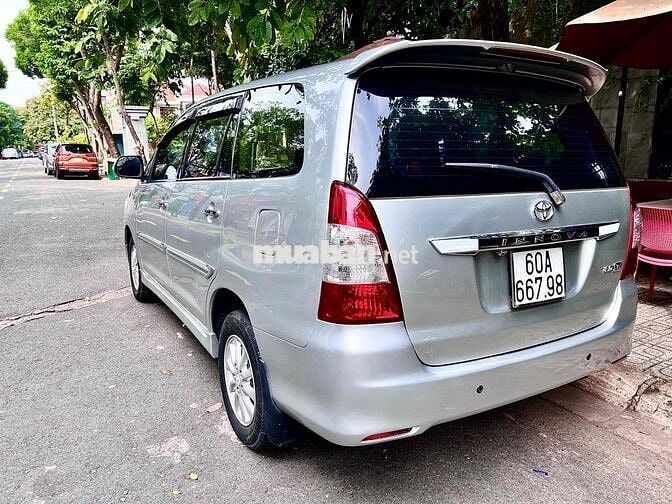 Toyota Innova 2012 2.0V - 125000 km