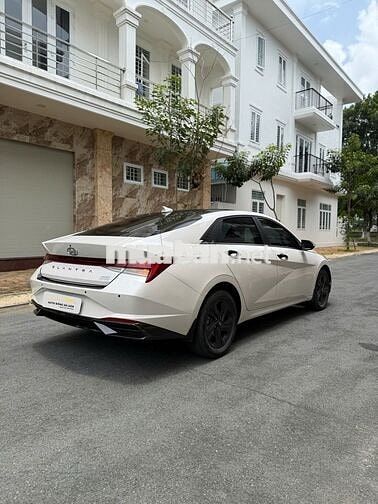 Hyundai Elantra 1.6 AT Đặc biệt Model 2023