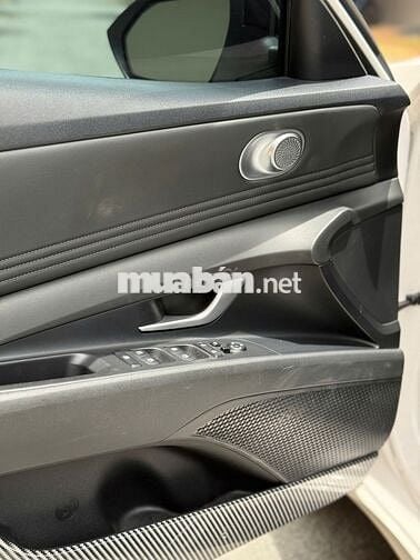 Hyundai Elantra 1.6 AT Đặc biệt Model 2023